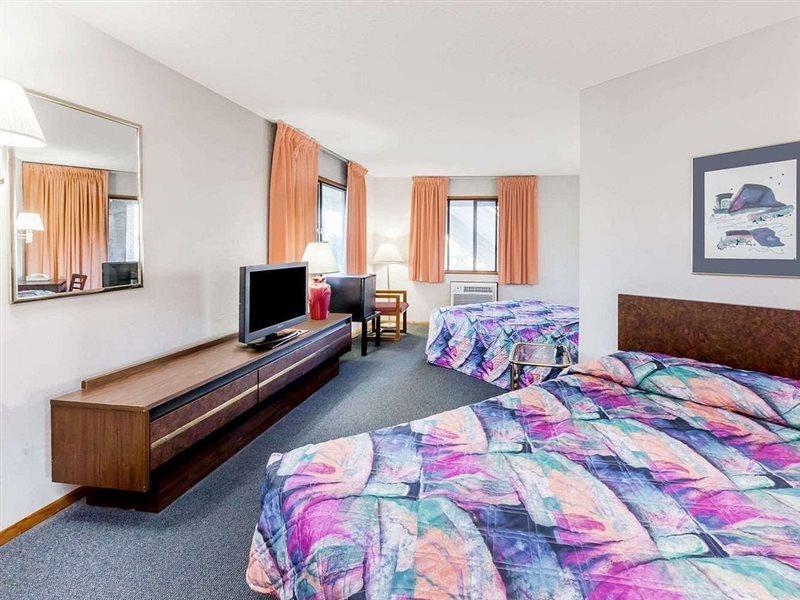Knights Inn Mackinaw City Zewnętrze zdjęcie