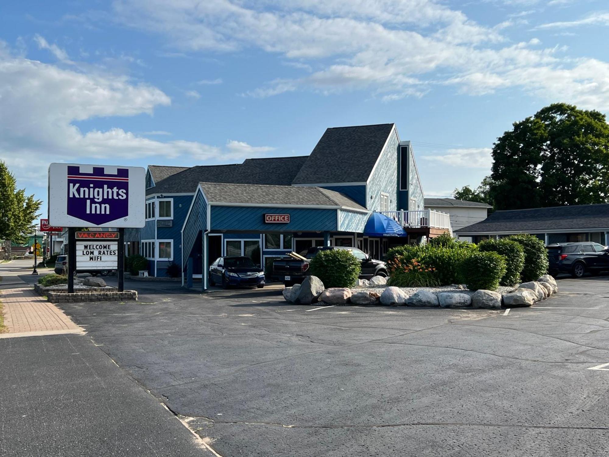 Knights Inn Mackinaw City Zewnętrze zdjęcie